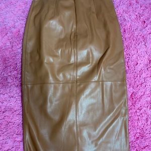 Skirt w/Slit on side